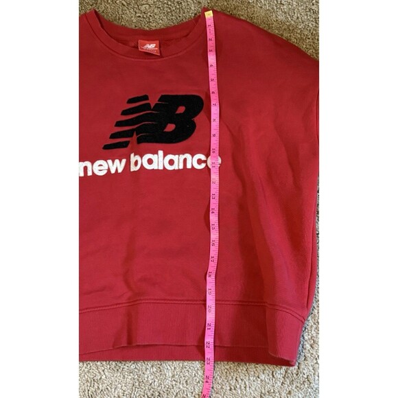 New Balance Big Fuzzy Textured Logo Red Crewneck Sweatshirt Women's Size XL - Picture 4 of 7